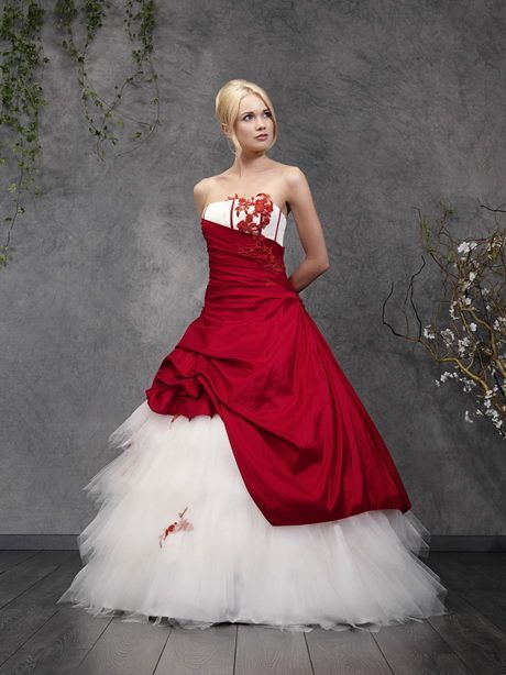 Robe de mariée rouge et blanche 2022