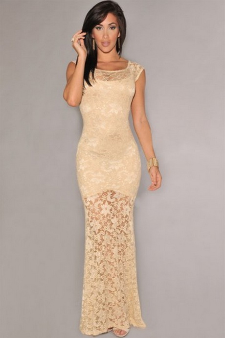 Robe beige en dentelle