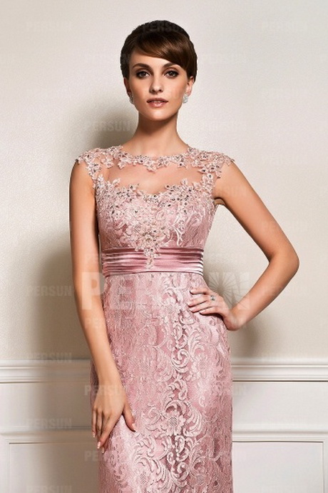 Robe en dentelle rose