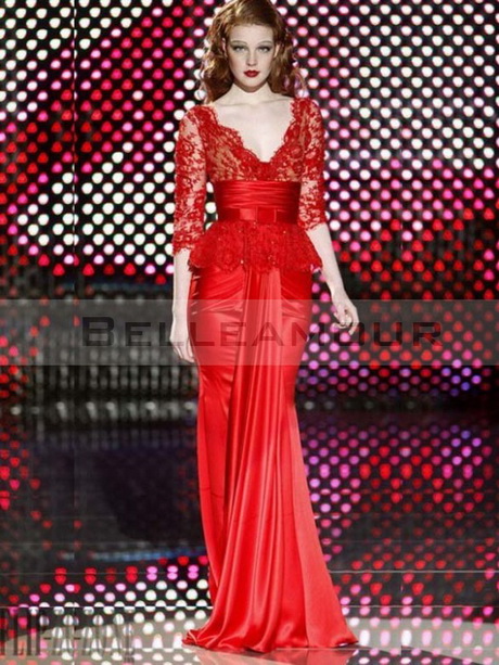 Robe en dentelle rouge