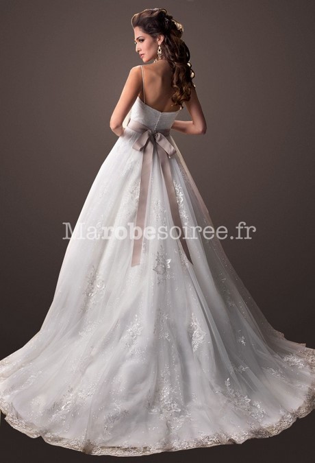 Robe de mariée avec bretelle en dentelle