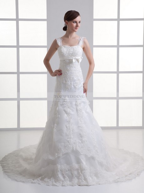 Robe de mariée avec bretelle en dentelle