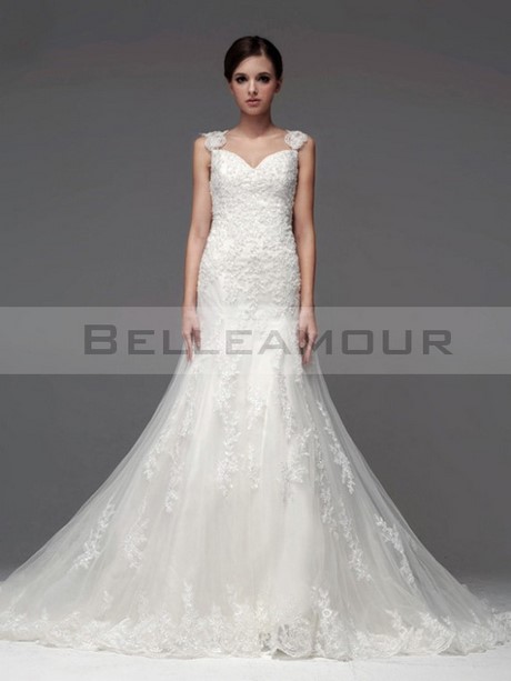 Robe de mariée avec bretelle en dentelle