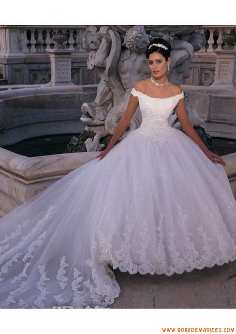 Robe de mariée avec longue traine