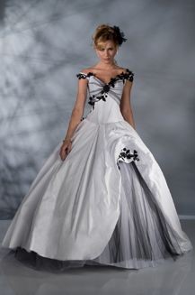 Robe de mariée blanche et noire