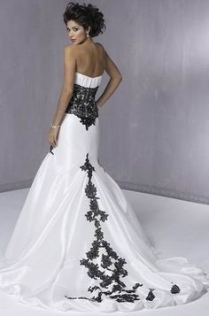 Robe de mariée blanche et noire