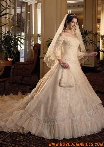 Robe de mariée de princesse avec longue traine