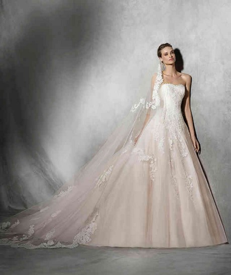 Robe de mariée de princesse avec longue traine