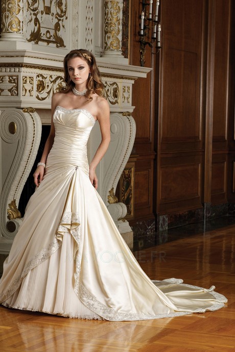 Robe de mariée de princesse avec longue traine