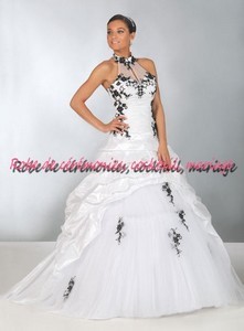 Robe de mariée en noir et blanc