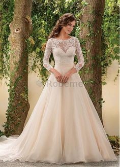 Robe de mariee en dentelle manche longue