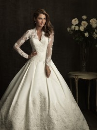 Robe mariée dentelle manche longue