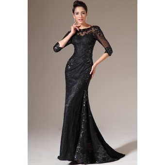 Robe noire longue avec voile