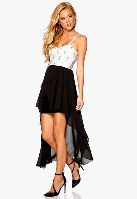 Robe noire longue avec voile