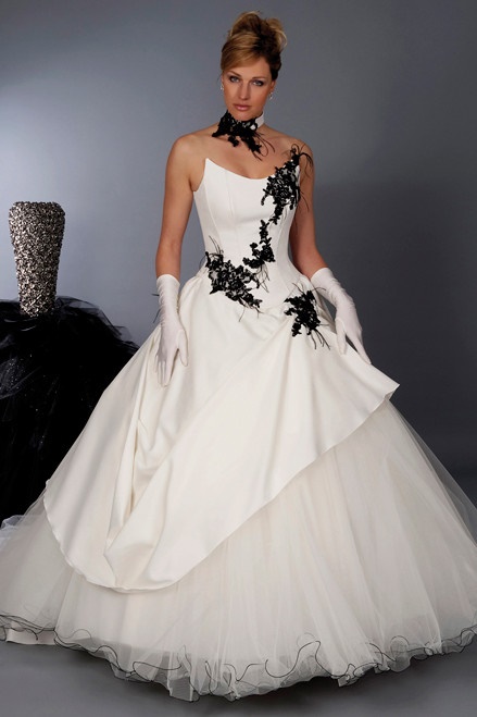 Robe de mariée blanche et noir