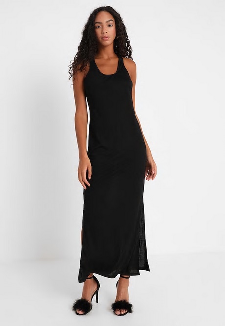 Robe noire longue manche longue