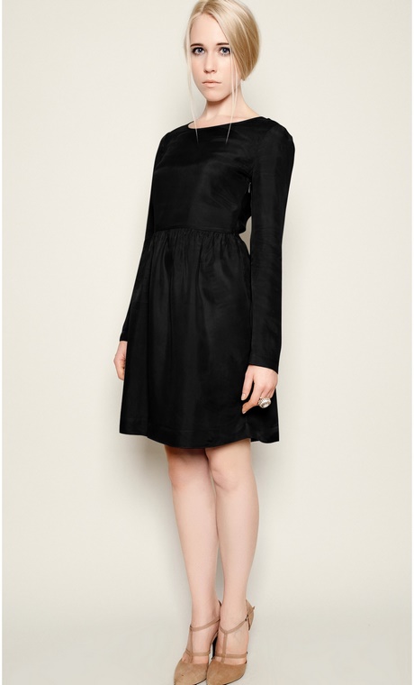 Robe noire longue manche longue