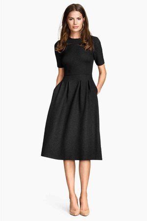 Robe noire mi longue manches longues