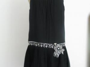 Robe noire style charleston