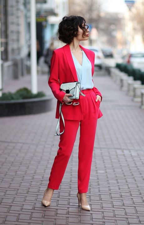 Tailleur femme rouge