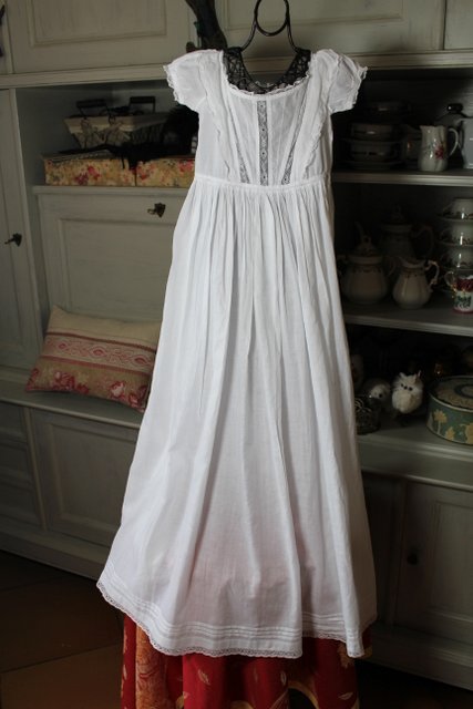 Robe ancienne blanche dentelle