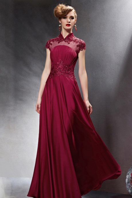 Robe avec col en dentelle