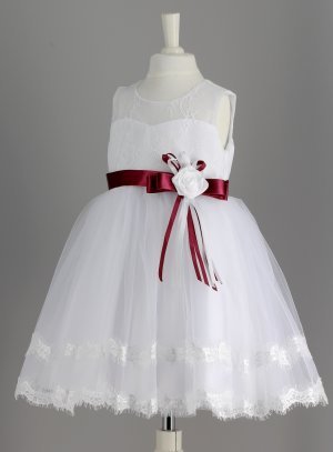 Robe blanche et bordeaux