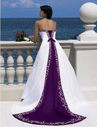 Robe blanche et violette