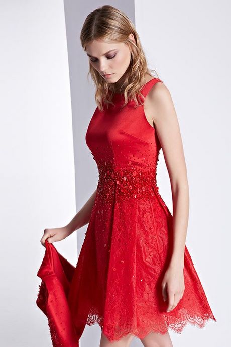 Robe de cocktail rouge dentelle