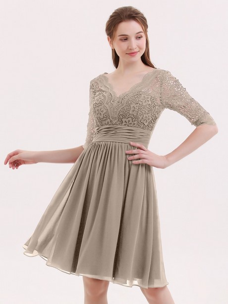 Robe de soirée courte beige dentelle