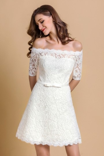 Robe droite en dentelle blanche