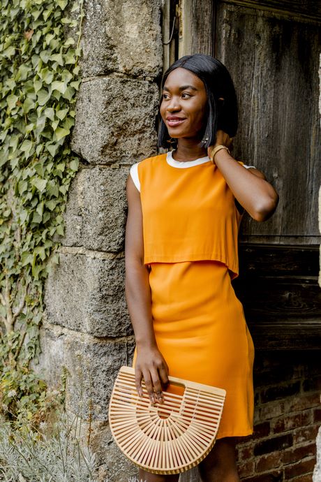 Robe orange et blanche