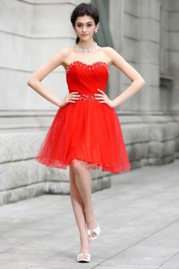 Robe rouge et blanche courte