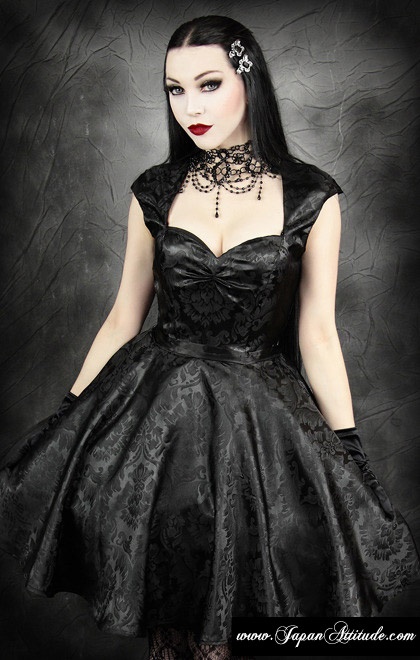 Robe noire pin up