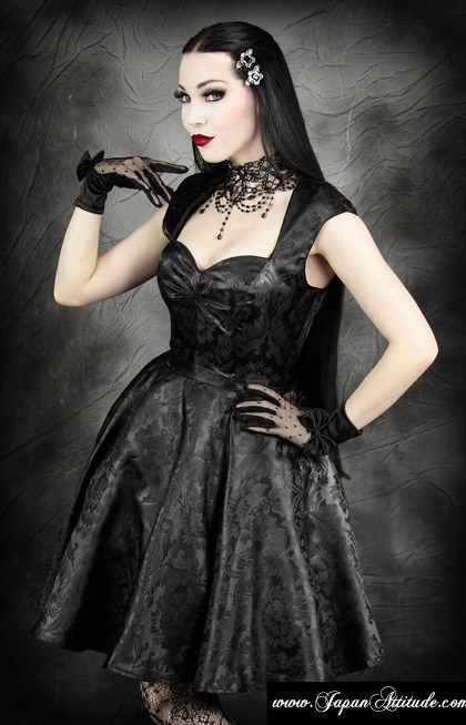 Robe noire pin up