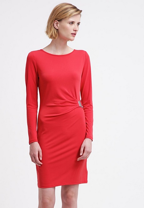 Robe rouge longue manche longue