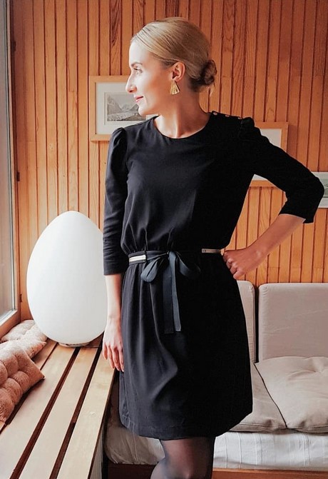 Model robe noir