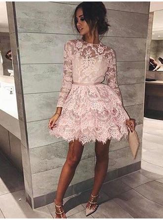 Robe courte rose poudrée