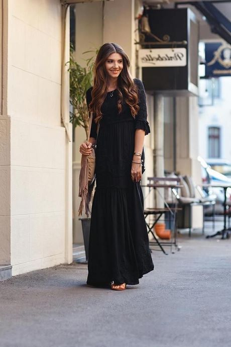 Robe longue noire chic