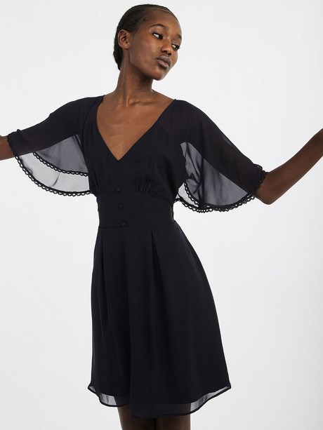 Robe noire avec manches courtes