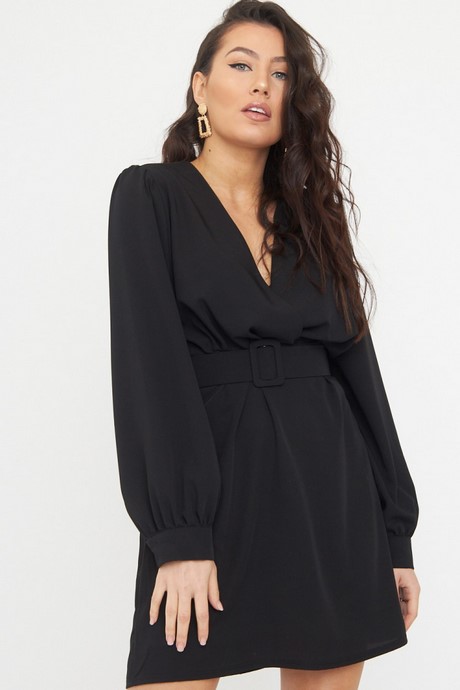 Robe noire decolletée