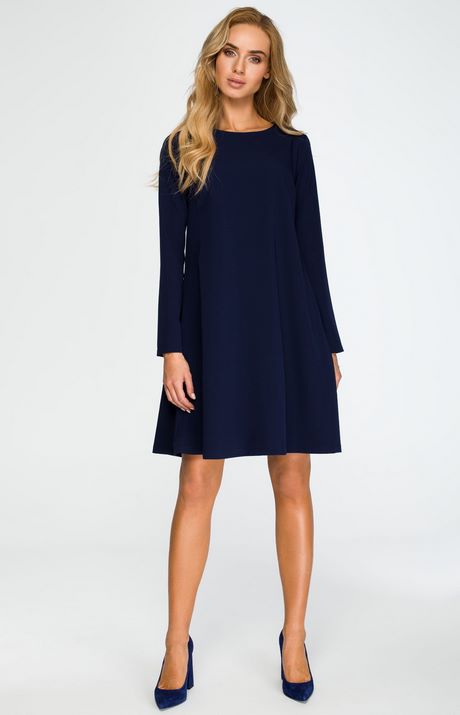 Une robe bleu marine