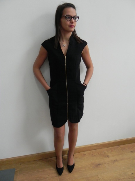 Robe noire manches courtes