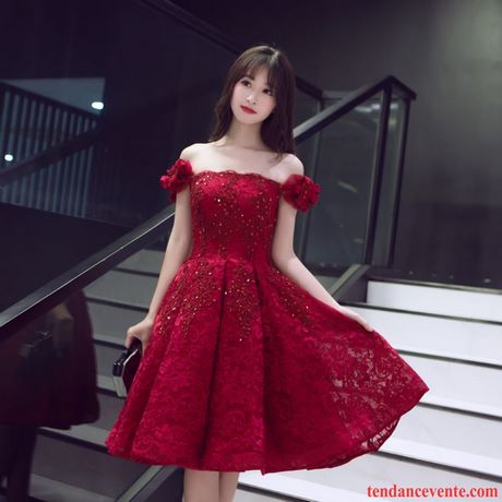 Robe blanche rouge