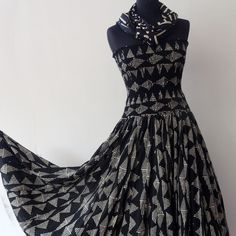 Robe noir et blanche longue