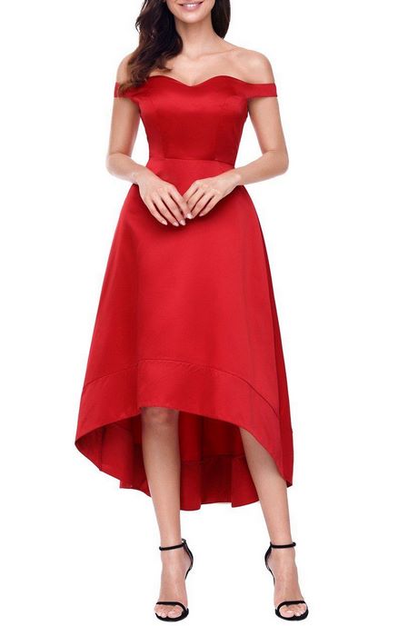 Robe rouge courte devant longue derriere