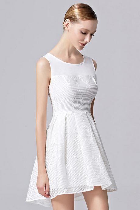 Robe blanche courte avec dentelle