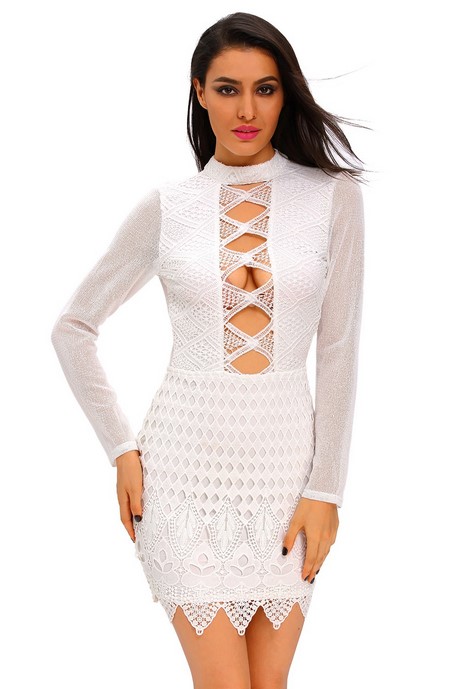 Robe blanche dos dentelle