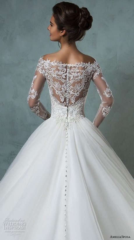 Robe blanche longue en dentelle