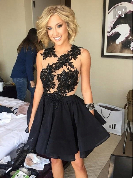 Robe cocktail dentelle courte